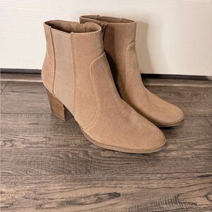 Universal Thread Light Brown Ankle Booties